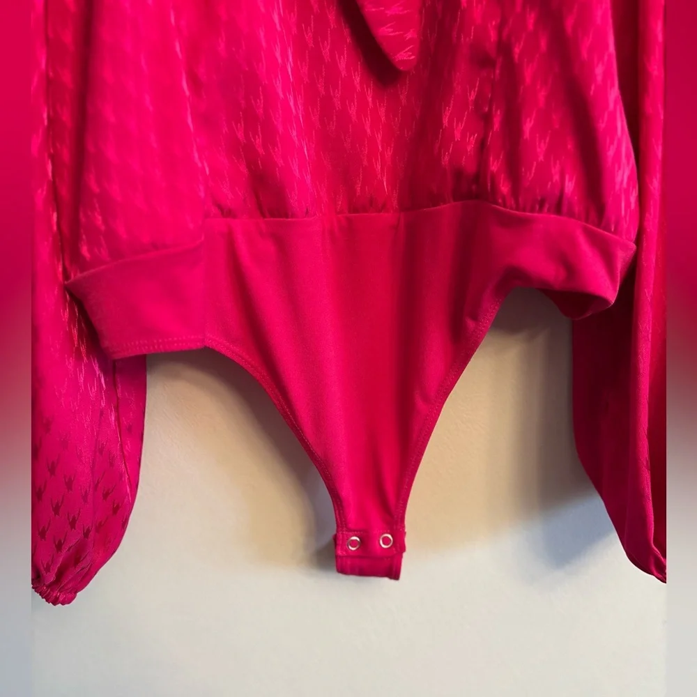 Express Long Sleeve Houndstooth Bodysuit - Picture 7 of 10